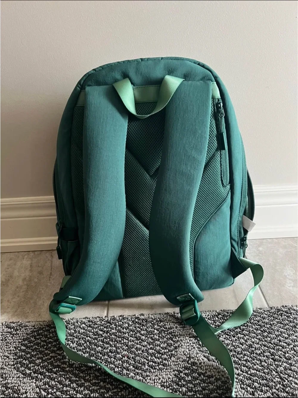 backpack - Picture 3 of 4